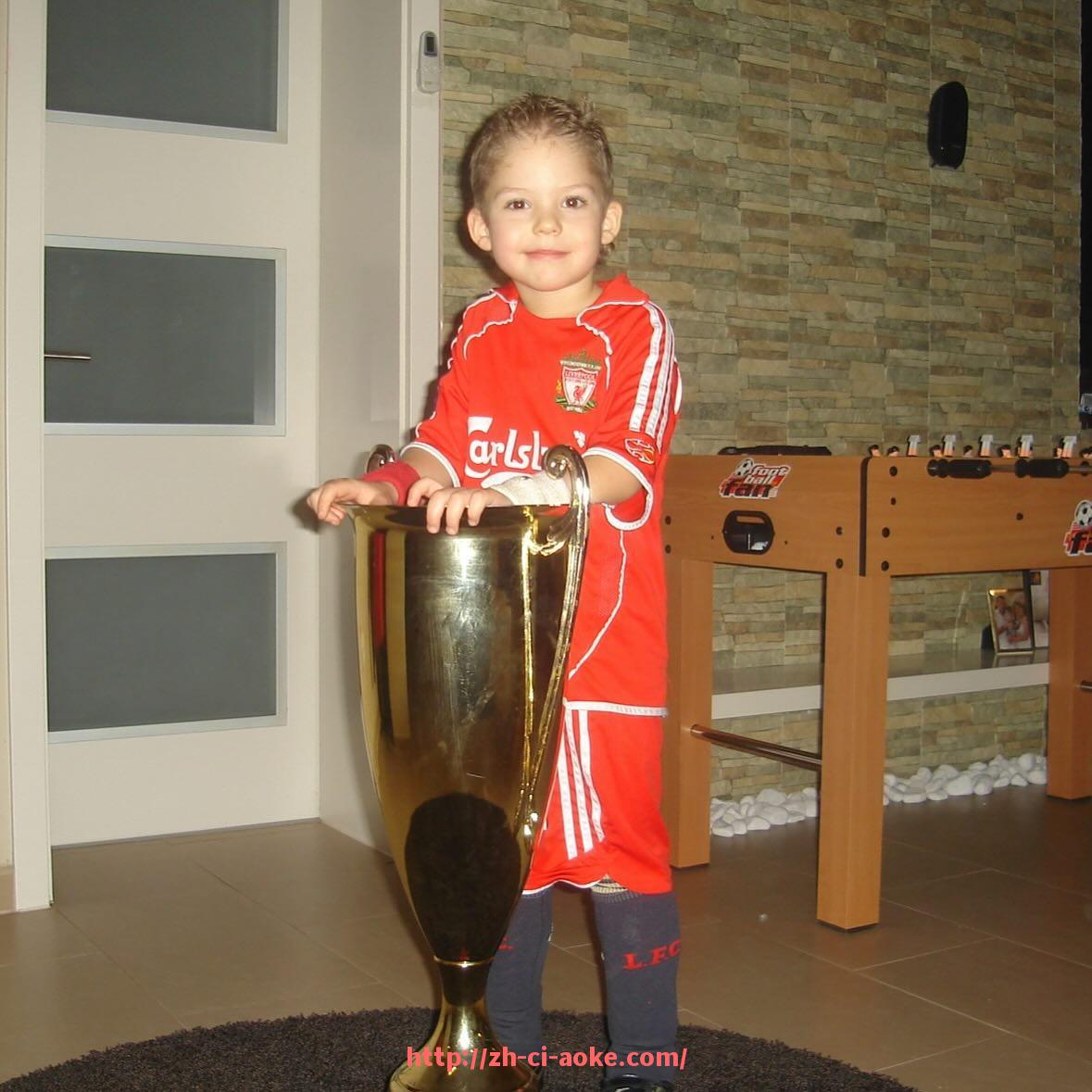 澳客足彩-英超球员的业余生活揭秘：从游戏到社交平台